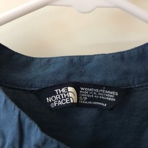 the north face small navy blue mandarin top